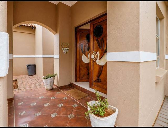 3 BEDROOM HOUSE FOR SALE IN MIDSTREAM ESTATE